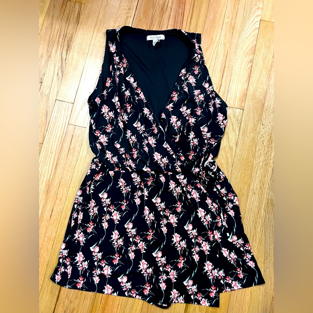 White House black market floral romper dress lined size 8 EUC